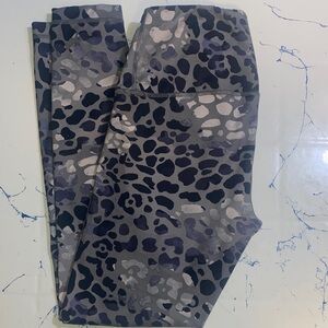 Women's Gray and Black Patterned Leggings